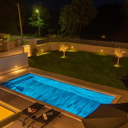 Modern 300M2 Villa - King Beds & Leisure Zone Villa *