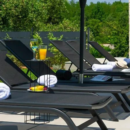 Modern 300M2 Villa - King Beds & Leisure Zone Villa Tinjan
