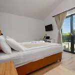 Вилла Modern 300M2 Villa - King Beds & Leisure Zone *
