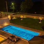 Modern 300M2 Villa - King Beds & Leisure Zone Вилла *