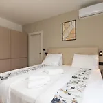 Вилла Modern 300M2 Villa - King Beds & Leisure Zone *