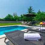 Вилла Modern 300M2 Villa - King Beds & Leisure Zone