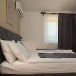 Вилла Modern 300M2 Villa - King Beds & Leisure Zone