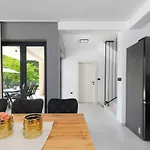 Modern 300M2 Villa - King Beds & Leisure Zone Вилла