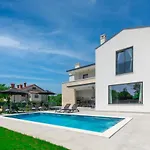 Вилла Modern 300M2 Villa - King Beds & Leisure Zone