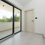 Modern 300M2 Villa - King Beds & Leisure Zone