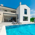 Modern 300M2 Villa - King Beds & Leisure Zone Вилла