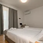 Вилла Modern 300M2 Villa - King Beds & Leisure Zone *