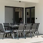 Modern 300M2 Villa - King Beds & Leisure Zone *