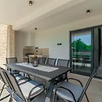 Modern 300M2 Villa - King Beds & Leisure Zone Вилла