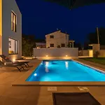 Вилла Modern 300M2 Villa - King Beds & Leisure Zone Tinjan