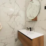 Modern 300M2 Villa - King Beds & Leisure Zone *