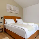 Modern 300M2 Villa - King Beds & Leisure Zone Tinjan