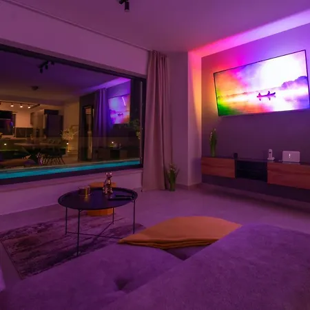 Modern 300M2 Villa - King Beds & Leisure Zone Βίλα