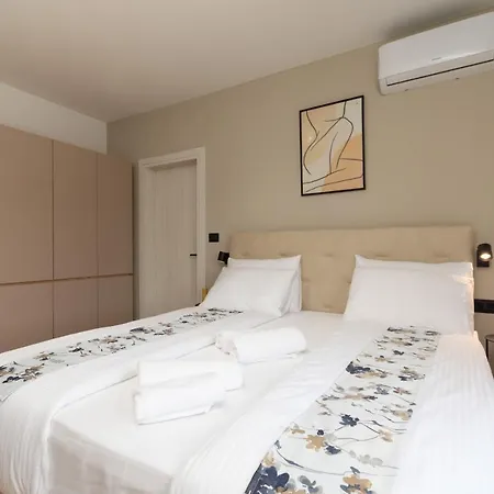 Вилла Modern 300M2 Villa - King Beds & Leisure Zone *