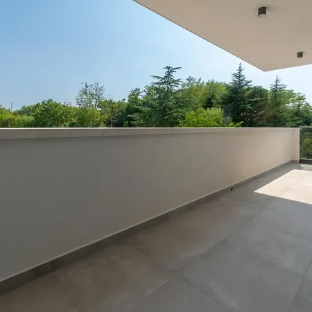 Вилла Modern 300M2 Villa - King Beds & Leisure Zone