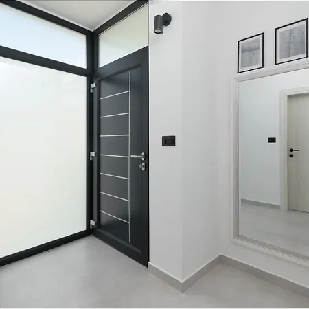 Modern 300M2 Villa - King Beds & Leisure Zone