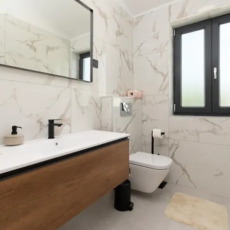 Вилла Modern 300M2 Villa - King Beds & Leisure Zone