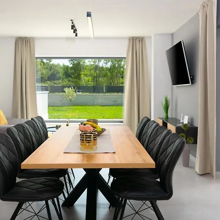 Modern 300M2 Villa - King Beds & Leisure Zone *