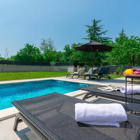 Вилла Modern 300M2 Villa - King Beds & Leisure Zone