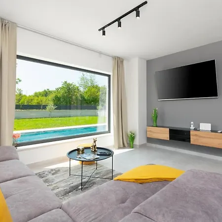 Βίλα Modern 300M2 Villa - King Beds & Leisure Zone Tinjan