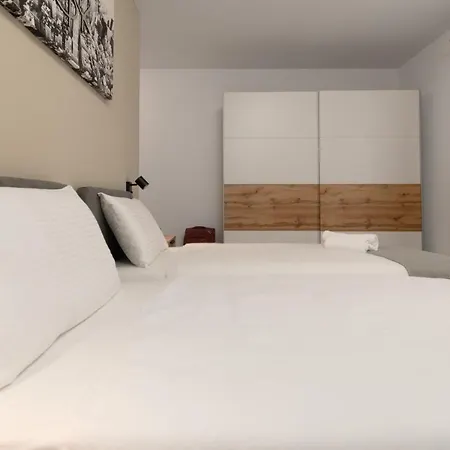 Modern 300M2 Villa - King Beds & Leisure Zone Tinjan