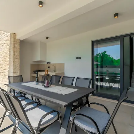 Modern 300M2 Villa - King Beds & Leisure Zone Вилла