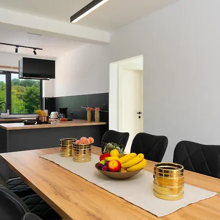 Modern 300M2 Villa - King Beds & Leisure Zone