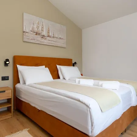 Modern 300M2 Villa - King Beds & Leisure Zone Tinjan