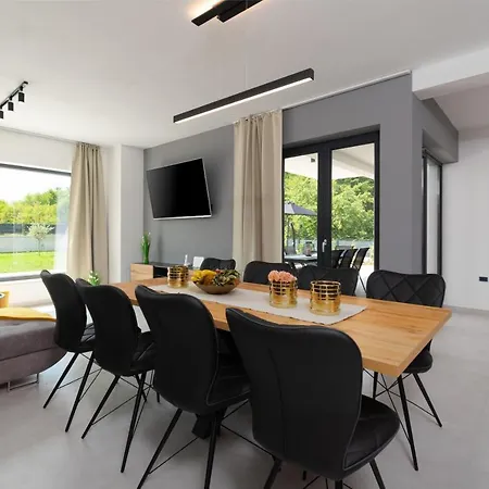 Modern 300M2 Villa - King Beds & Leisure Zone Tinjan