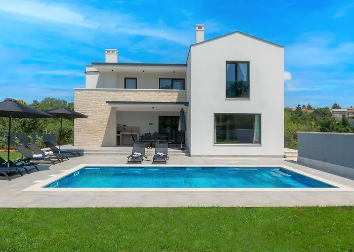Βίλα Modern 300M2 Villa - King Beds & Leisure Zone *