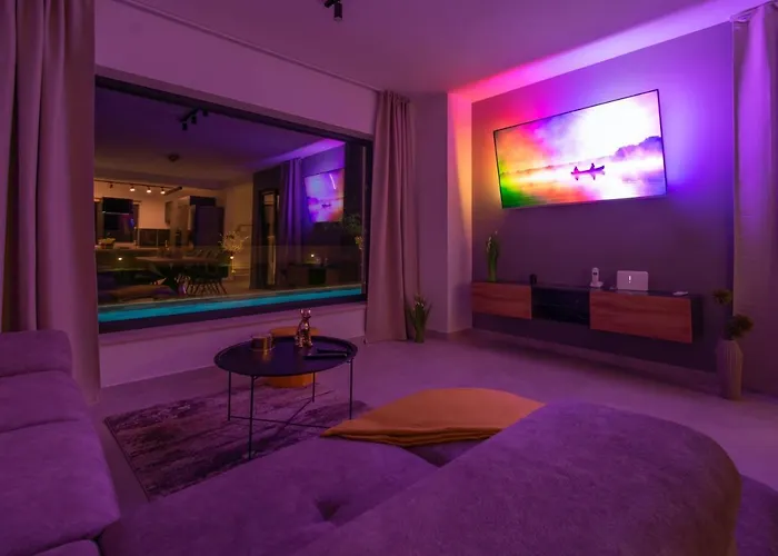 Modern 300M2 Villa - King Beds & Leisure Zone Βίλα