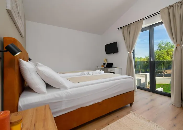 Βίλα Modern 300M2 Villa - King Beds & Leisure Zone *