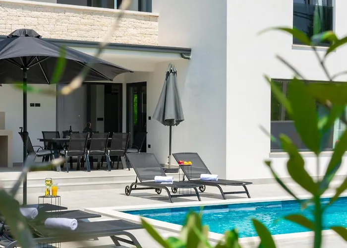 Βίλα Modern 300M2 Villa - King Beds & Leisure Zone *