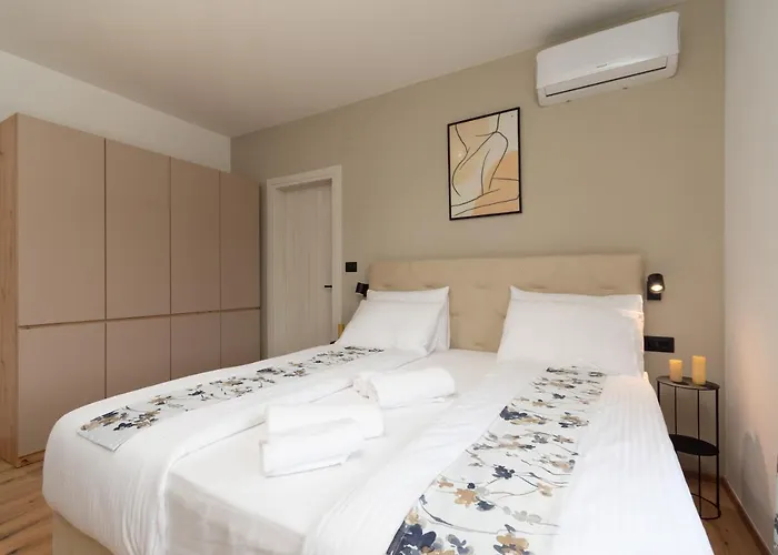 Βίλα Modern 300M2 Villa - King Beds & Leisure Zone *