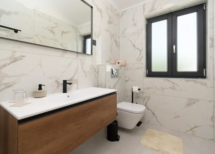 Βίλα Modern 300M2 Villa - King Beds & Leisure Zone