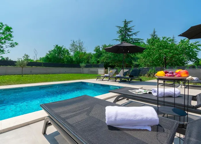 Βίλα Modern 300M2 Villa - King Beds & Leisure Zone