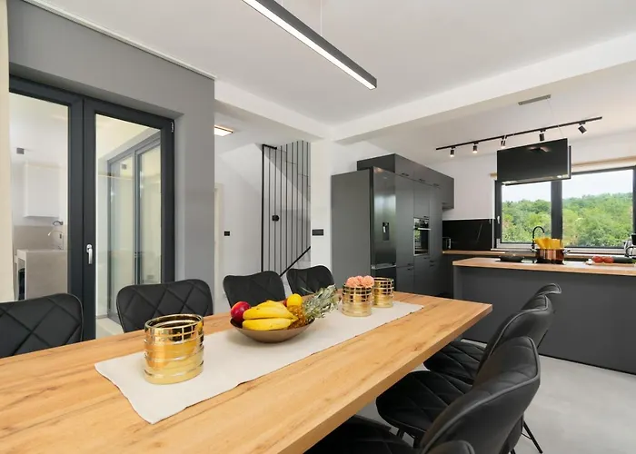 Βίλα Modern 300M2 Villa - King Beds & Leisure Zone *