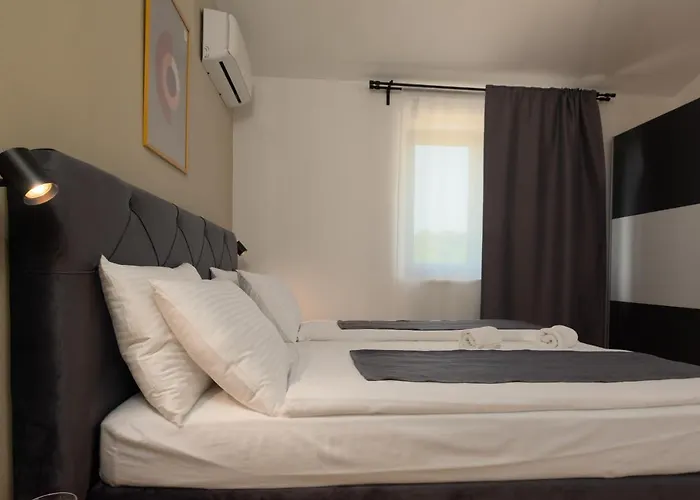 Βίλα Modern 300M2 Villa - King Beds & Leisure Zone