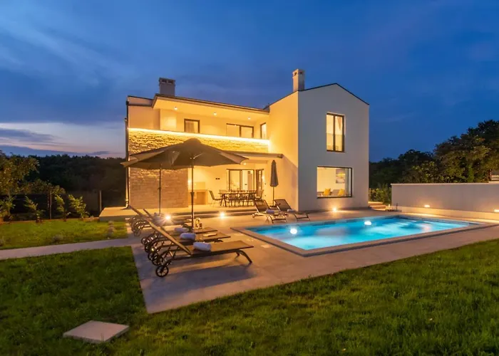 Βίλα Modern 300M2 Villa - King Beds & Leisure Zone *