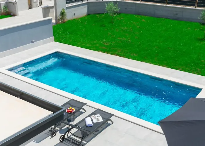 Modern 300M2 Villa - King Beds & Leisure Zone Βίλα *