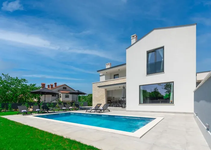 Βίλα Modern 300M2 Villa - King Beds & Leisure Zone