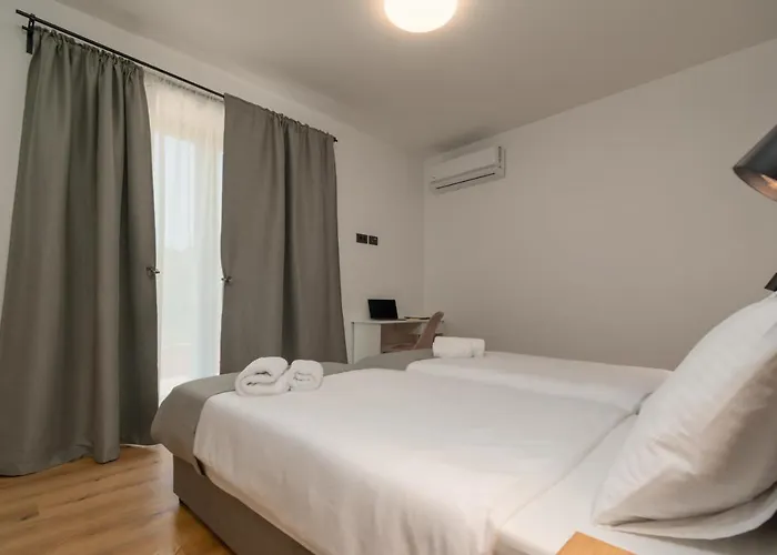 Βίλα Modern 300M2 Villa - King Beds & Leisure Zone *