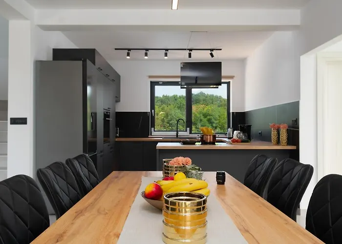 Βίλα Modern 300M2 Villa - King Beds & Leisure Zone *