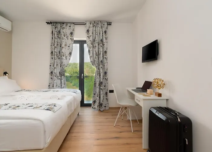 Modern 300M2 Villa - King Beds & Leisure Zone Βίλα