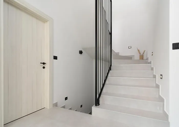 Modern 300M2 Villa - King Beds & Leisure Zone Βίλα
