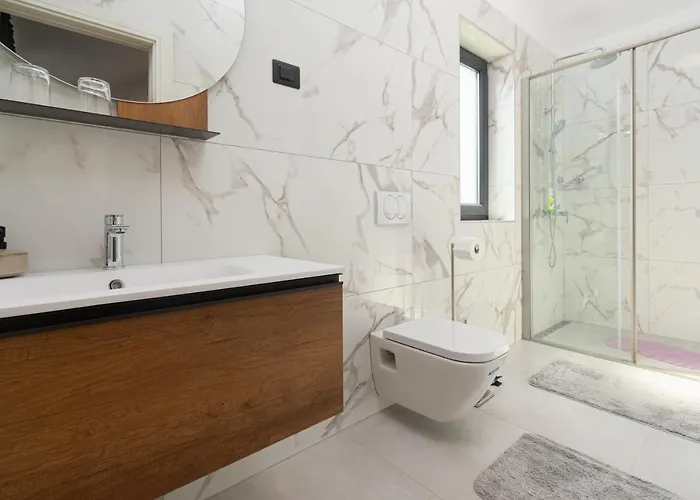 Βίλα Modern 300M2 Villa - King Beds & Leisure Zone