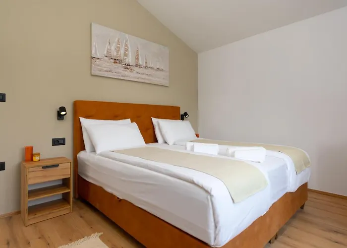 Modern 300M2 Villa - King Beds & Leisure Zone Tinjan