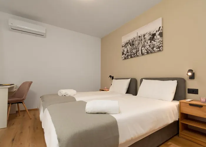 Βίλα Modern 300M2 Villa - King Beds & Leisure Zone *